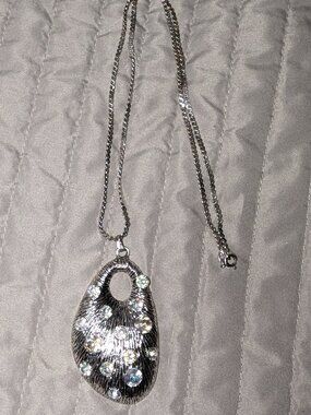 $1 with Bundle ~ Teardrop Pendant Necklace 6423